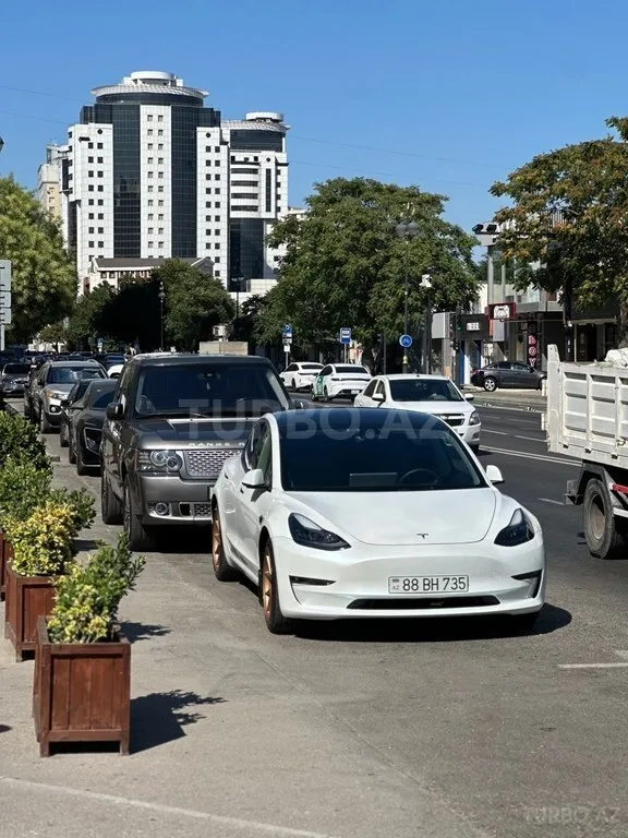 Tesla Model 3 — foto 3/4