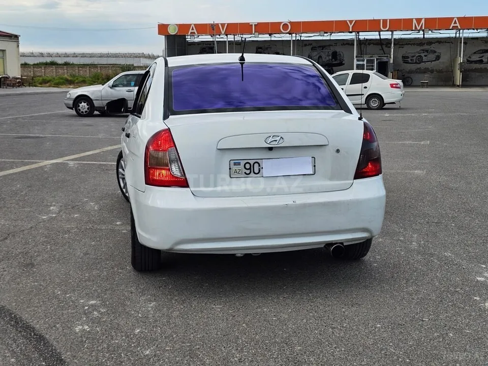 Hyundai Accent — foto 2/4