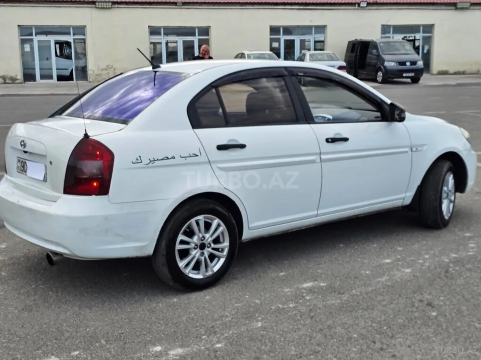 Hyundai Accent — foto 3/4
