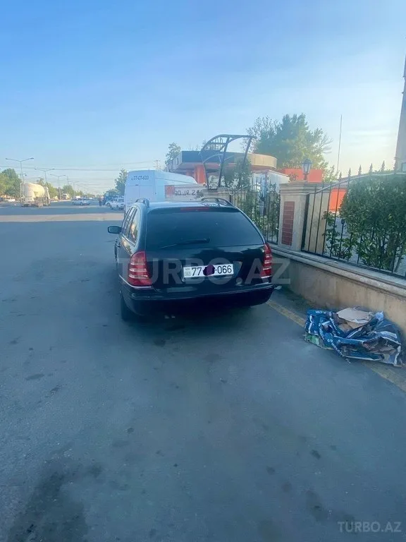 Mercedes C 220 — foto 2/4