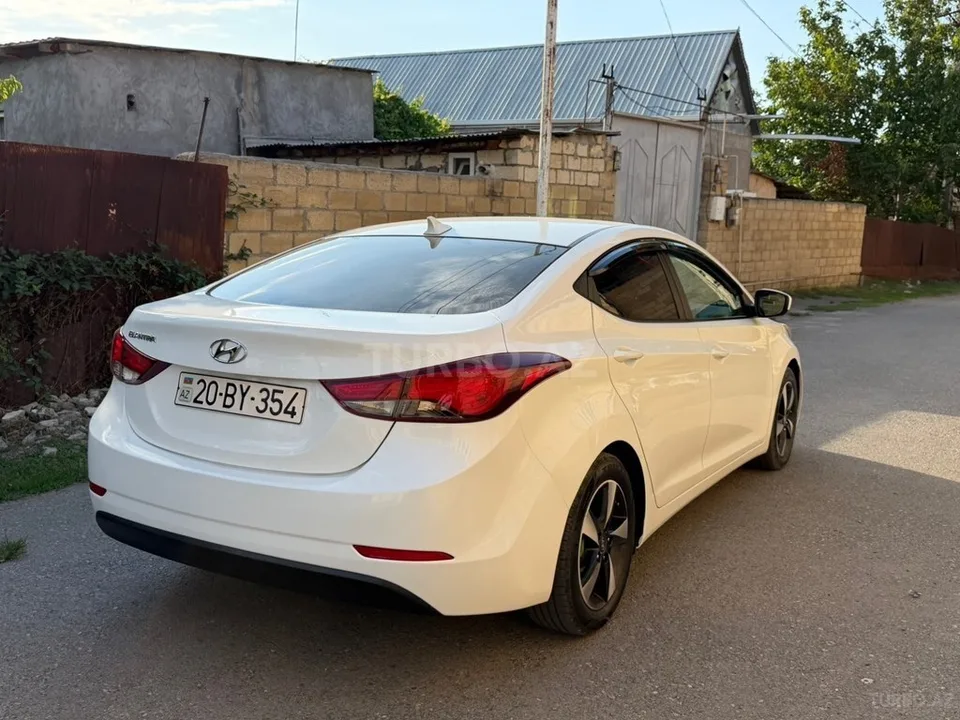 Hyundai Elantra — foto 4/4