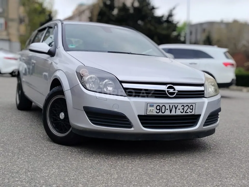 Opel Astra — фото 1/4