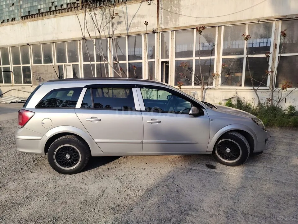 Opel Astra — фото 3/4