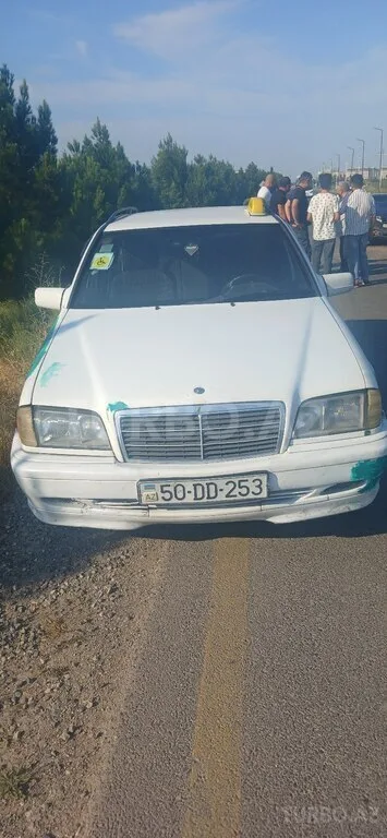 Mercedes C 200 — foto 1/4