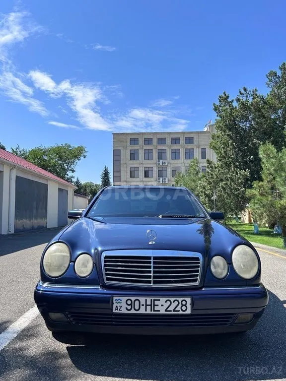 Mercedes E 240 — foto 1/4