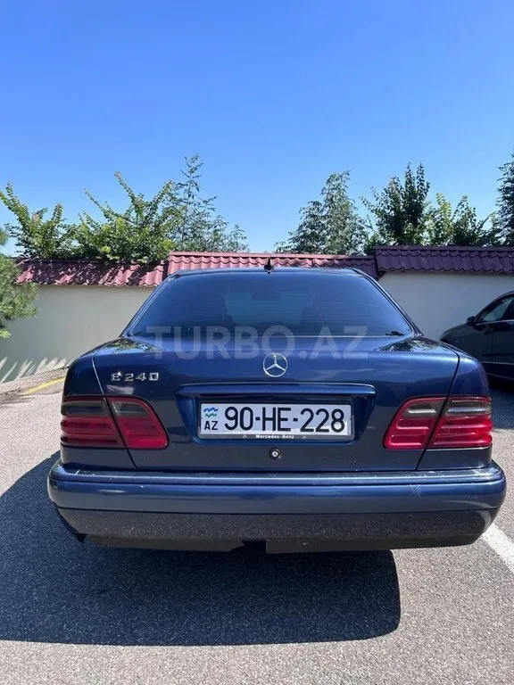 Mercedes E 240 — foto 2/4