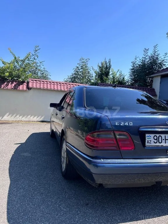 Mercedes E 240 — foto 4/4