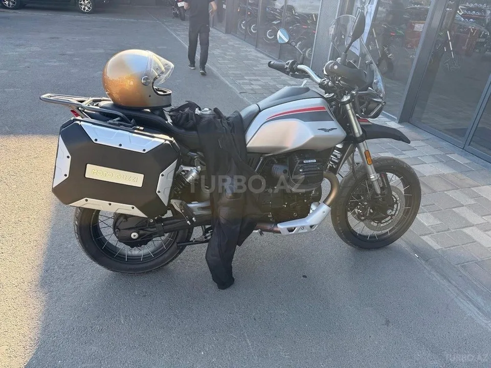 Moto Guzzi V85 TT Travel — foto 1/4