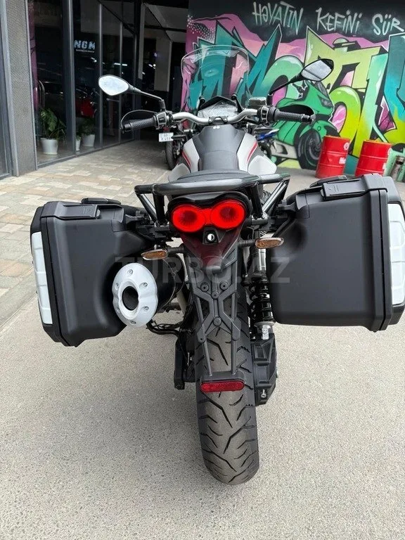 Moto Guzzi V85 TT Travel — foto 3/4