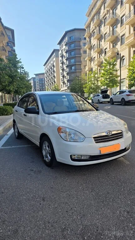 Hyundai Accent — foto 3/4