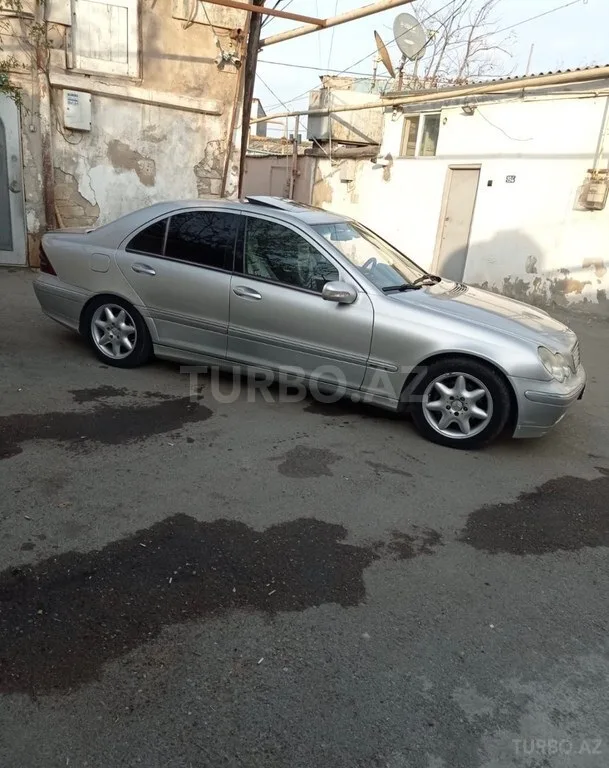 Mercedes C 220 — foto 3/4