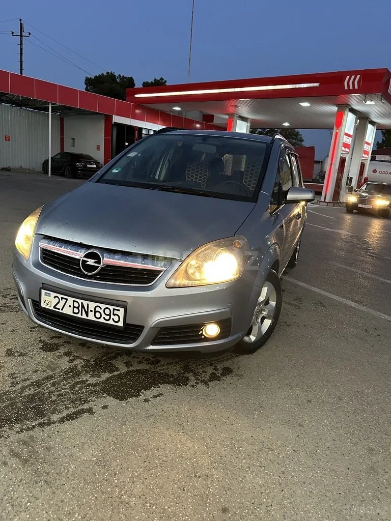 Opel Zafira — foto 1/4