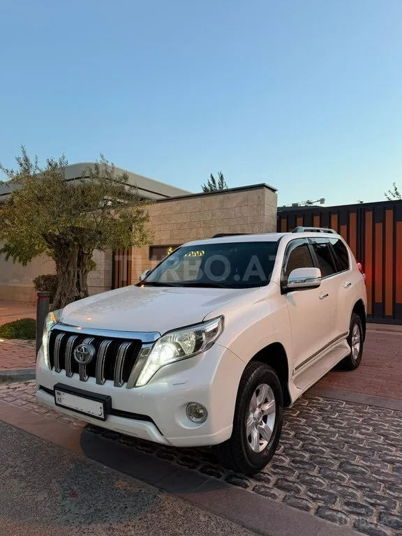 Toyota Land Cruiser Prado — foto 1/4