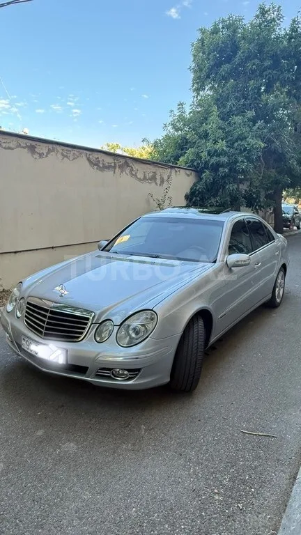 Mercedes E 220 — foto 3/4