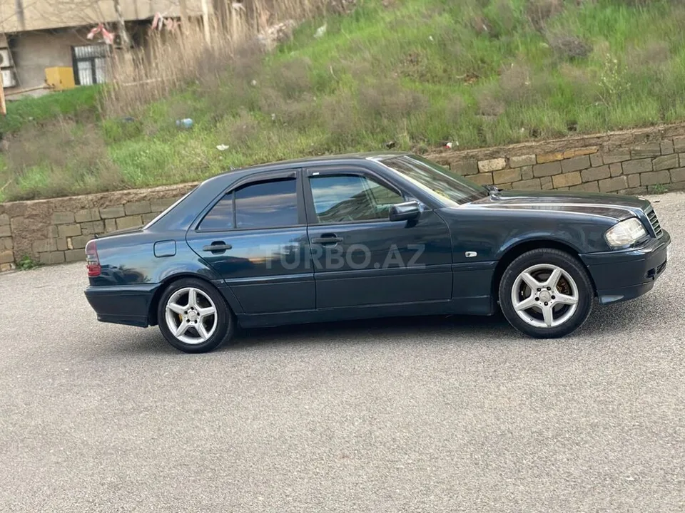 Mercedes C 180 — foto 2/4
