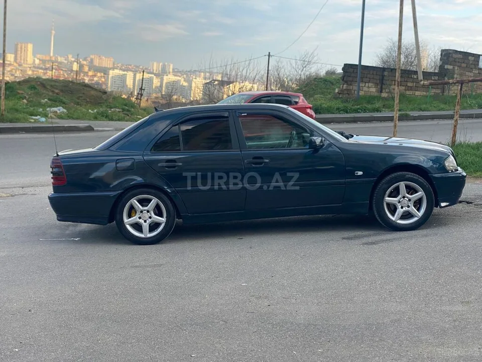 Mercedes C 180 — foto 3/4