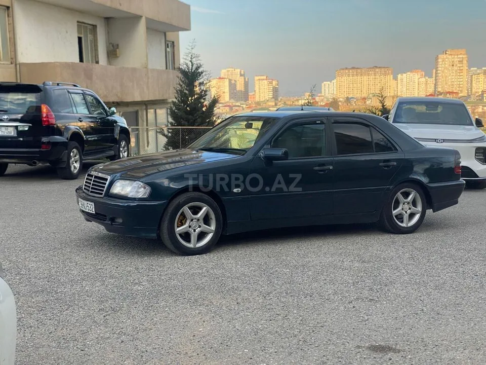Mercedes C 180 — foto 4/4