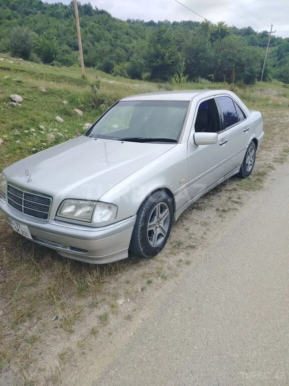 Mercedes C 200 — foto 1/4