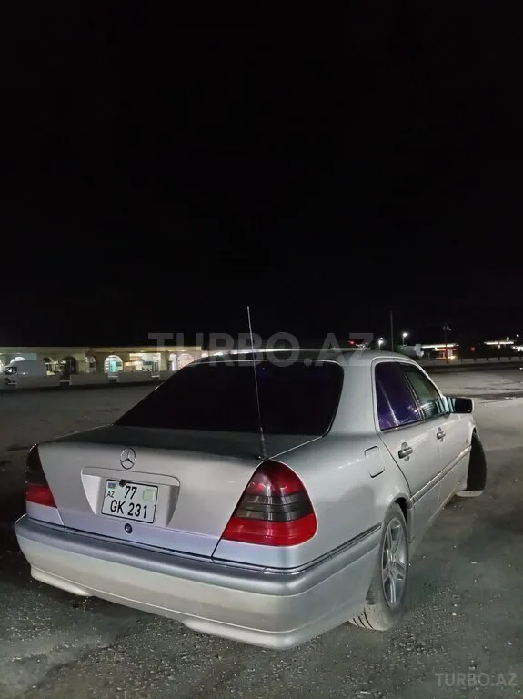 Mercedes C 200 — foto 2/4