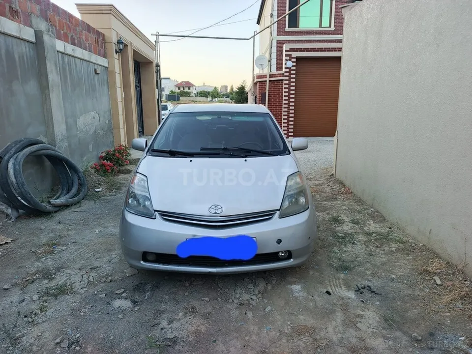 Toyota Prius — foto 1/4