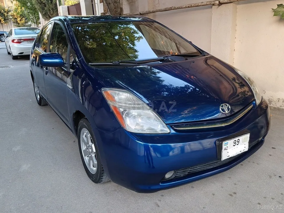 Toyota Prius — foto 1/4