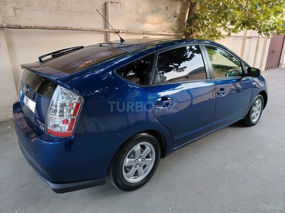 Toyota Prius — foto 3/4