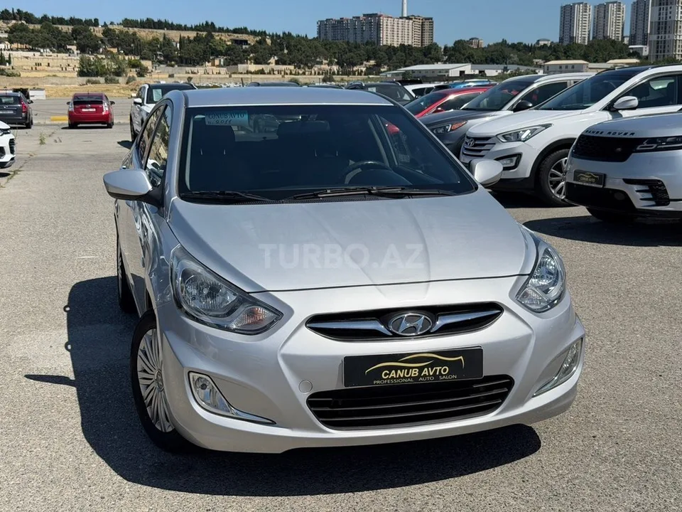 Hyundai Accent — foto 1/4