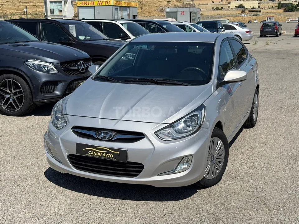 Hyundai Accent — foto 3/4