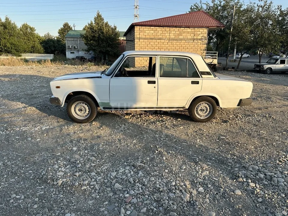LADA (VAZ) 2107 — foto 2/4