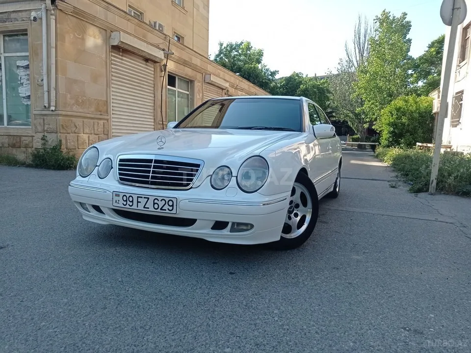 Mercedes E 220 — foto 1/4