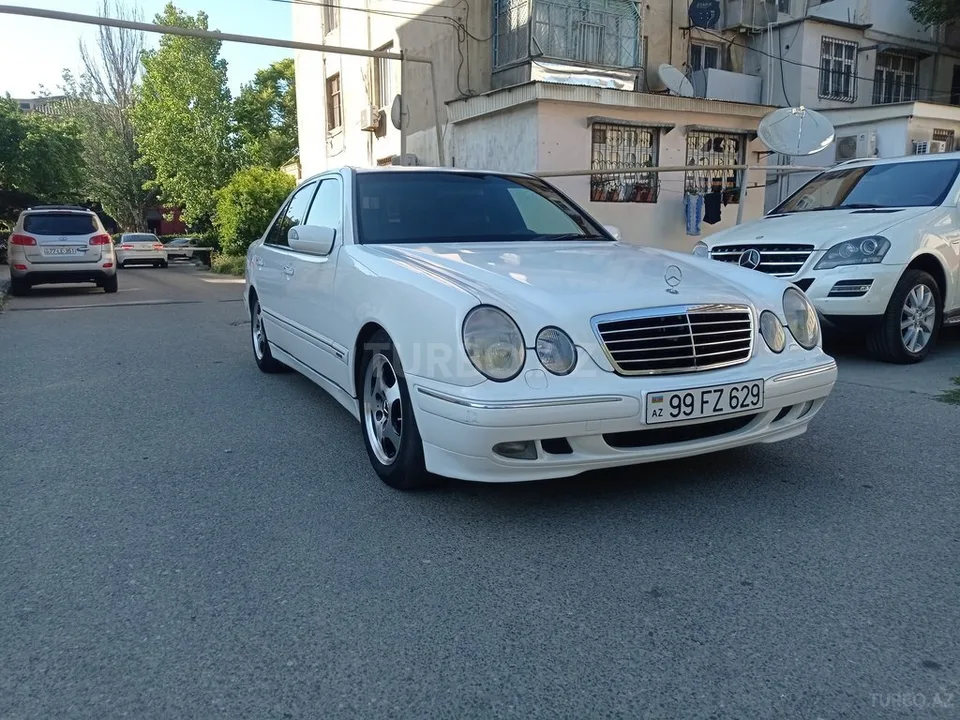 Mercedes E 220 — foto 2/4