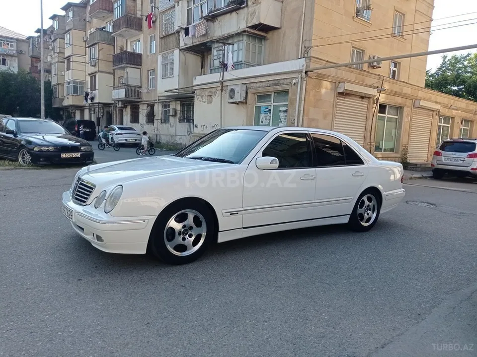 Mercedes E 220 — foto 4/4