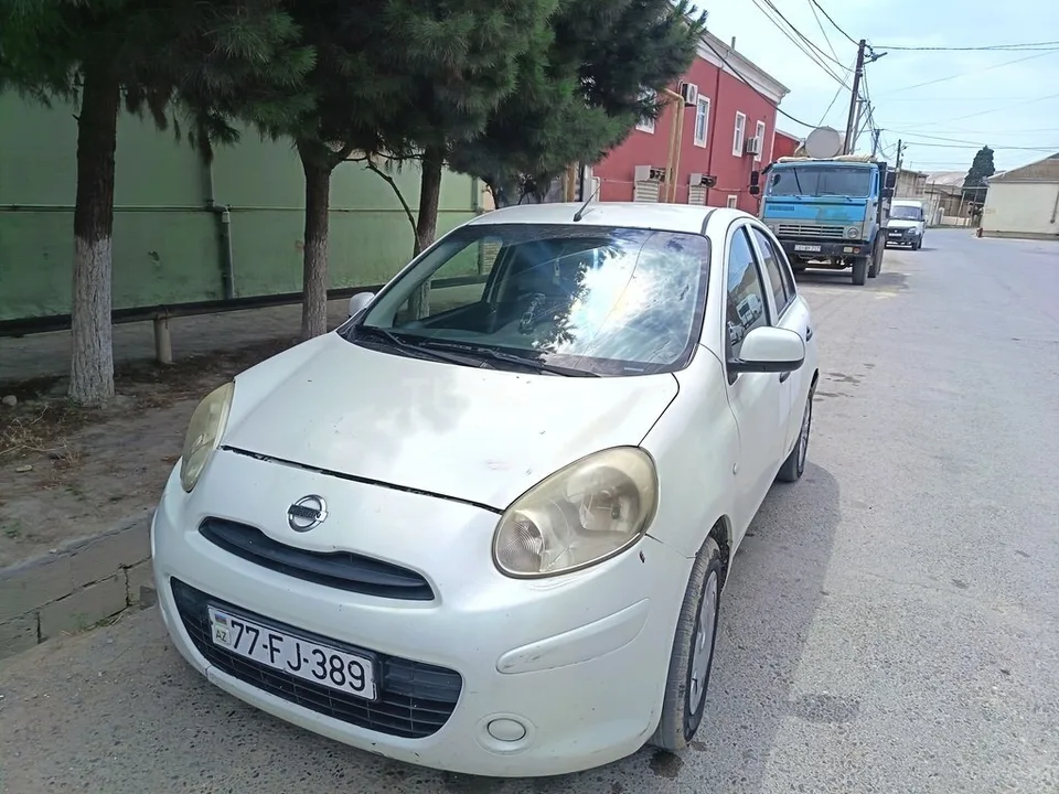 Nissan March — foto 1/4