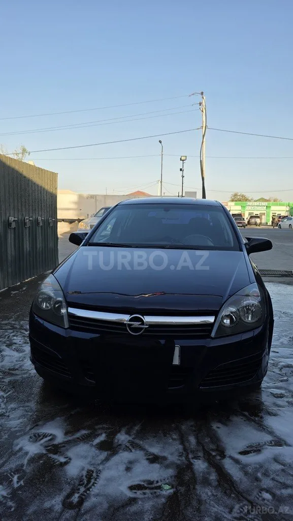 Opel Astra — фото 1/4
