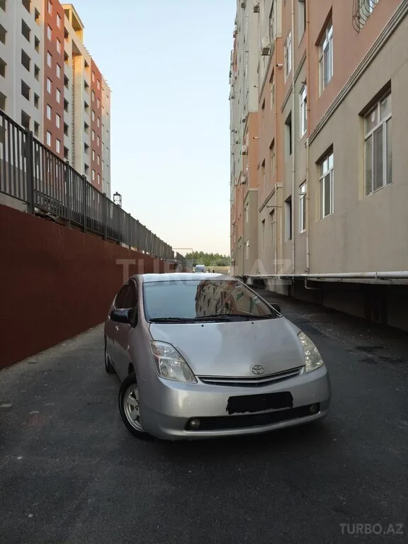 Toyota Prius — foto 1/4