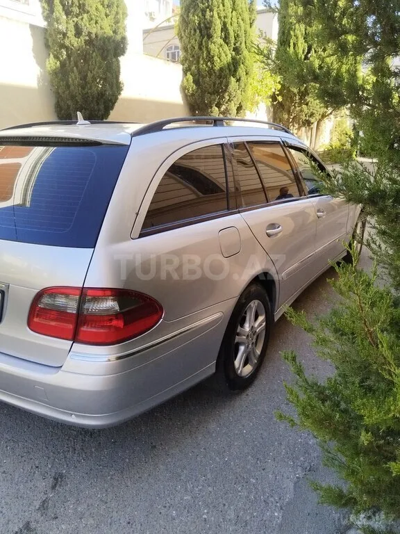 Mercedes E 220 — foto 3/4