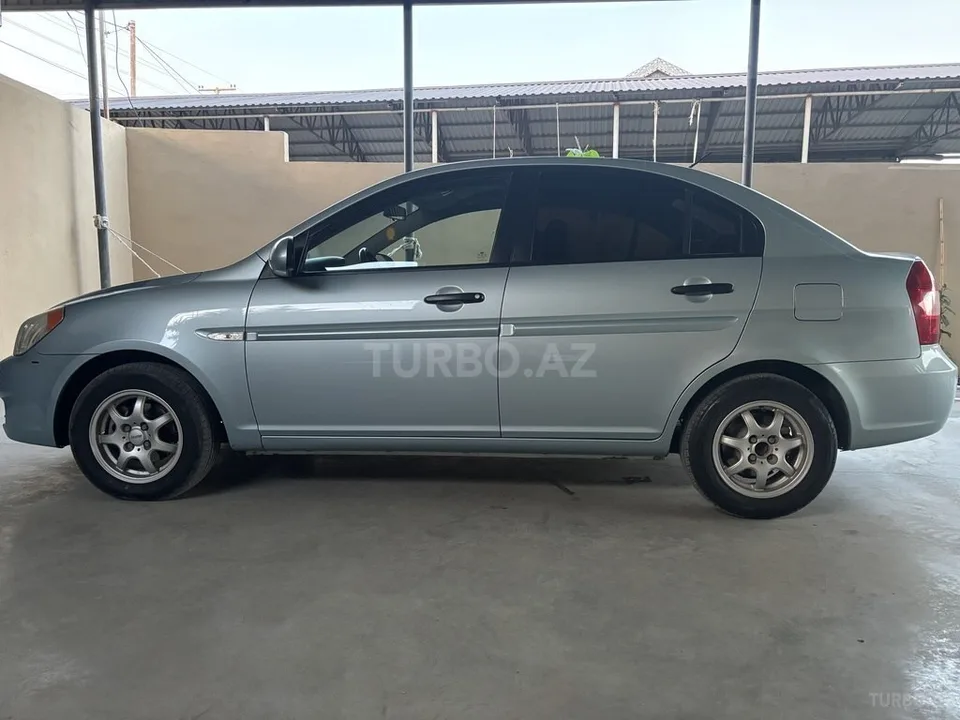 Hyundai Accent — foto 3/4