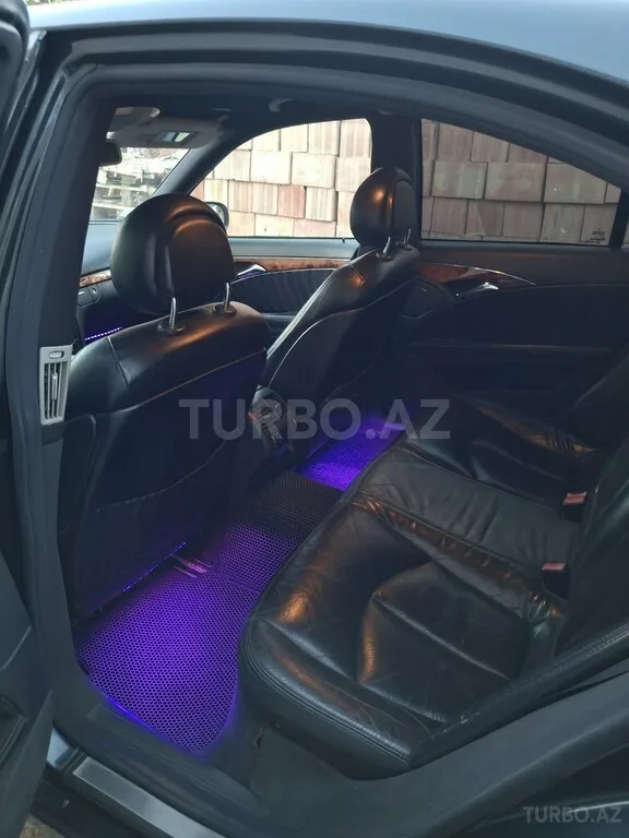 Mercedes E 220 — foto 3/4