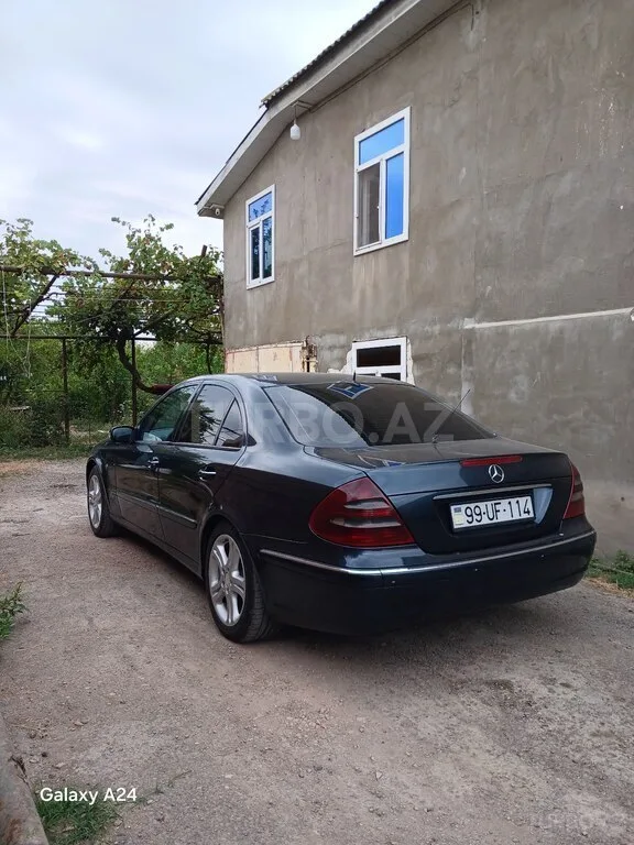 Mercedes E 220 — foto 4/4