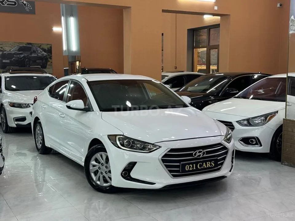 Hyundai Avante — foto 1/4