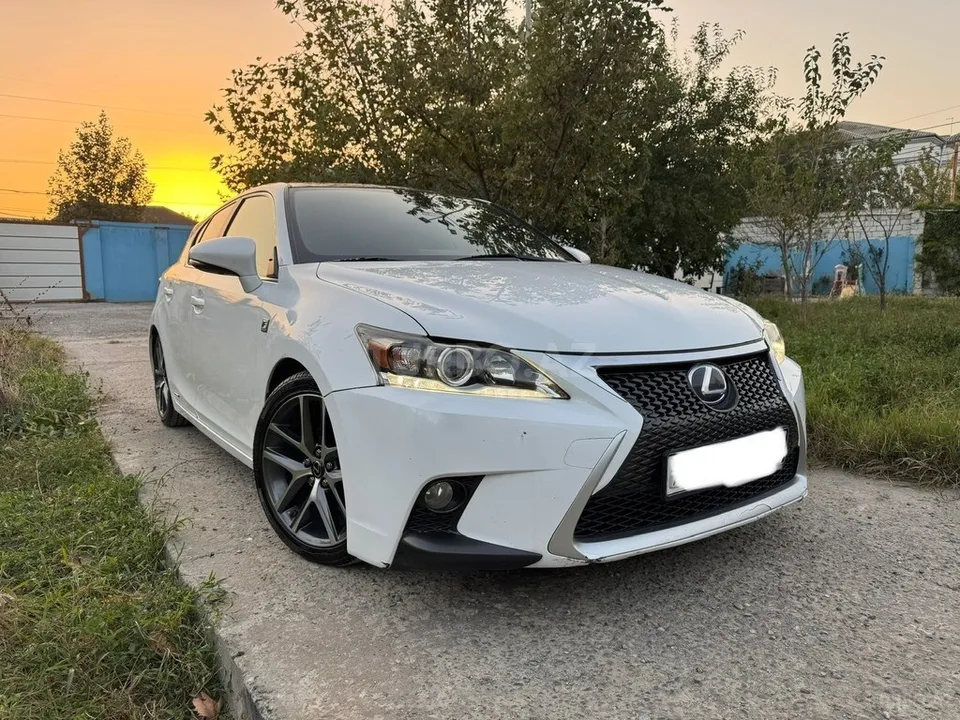 Lexus CT 200h — foto 1/4