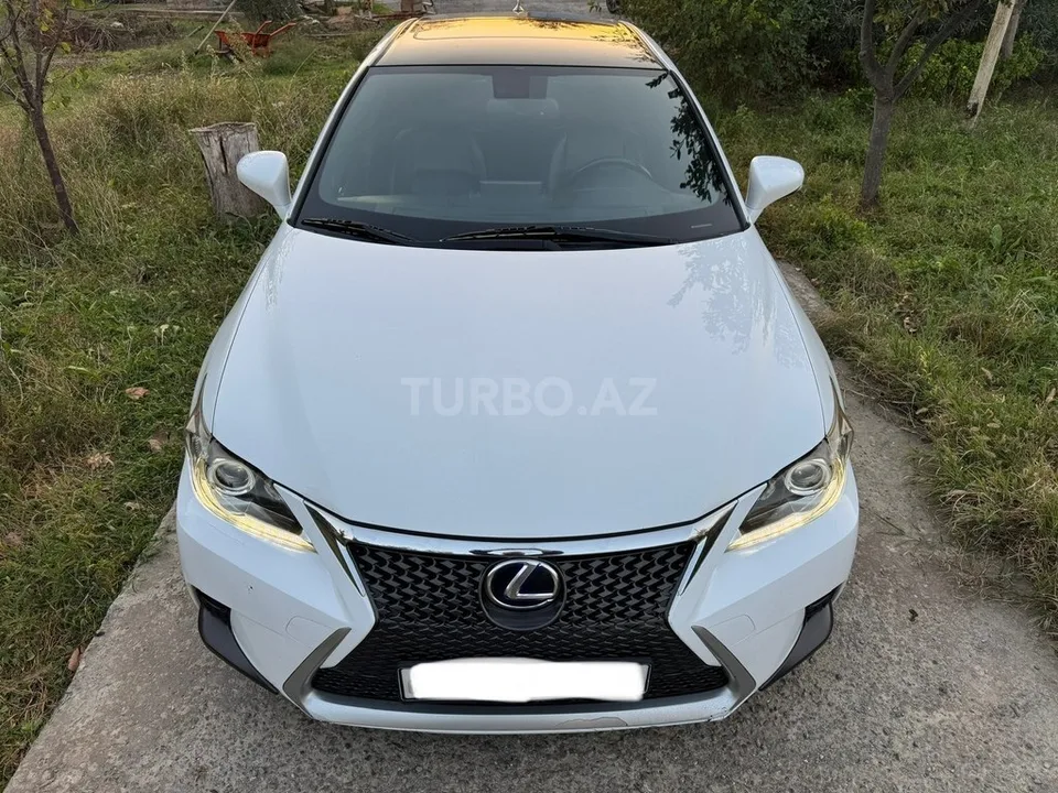 Lexus CT 200h — foto 2/4