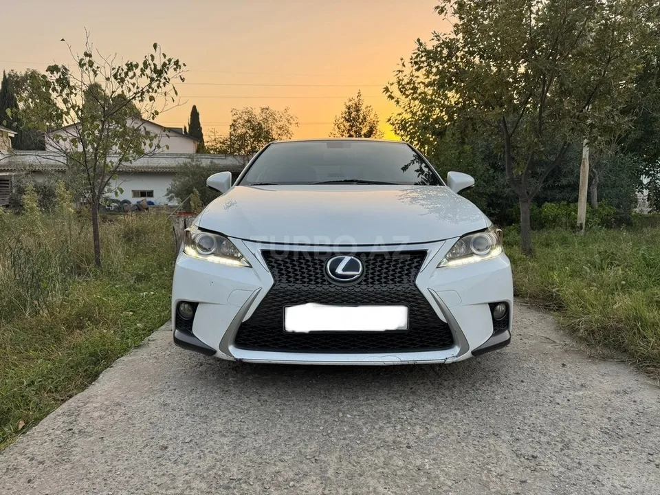 Lexus CT 200h — foto 3/4