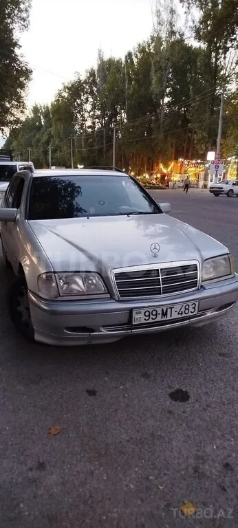 Mercedes C 200 — foto 1/4