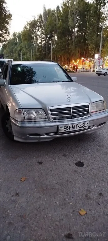 Mercedes C 200 — foto 4/4