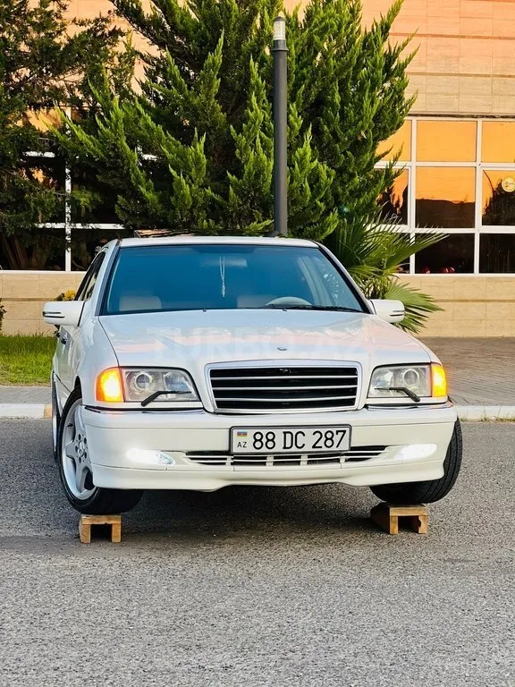 Mercedes C 230 — foto 1/4