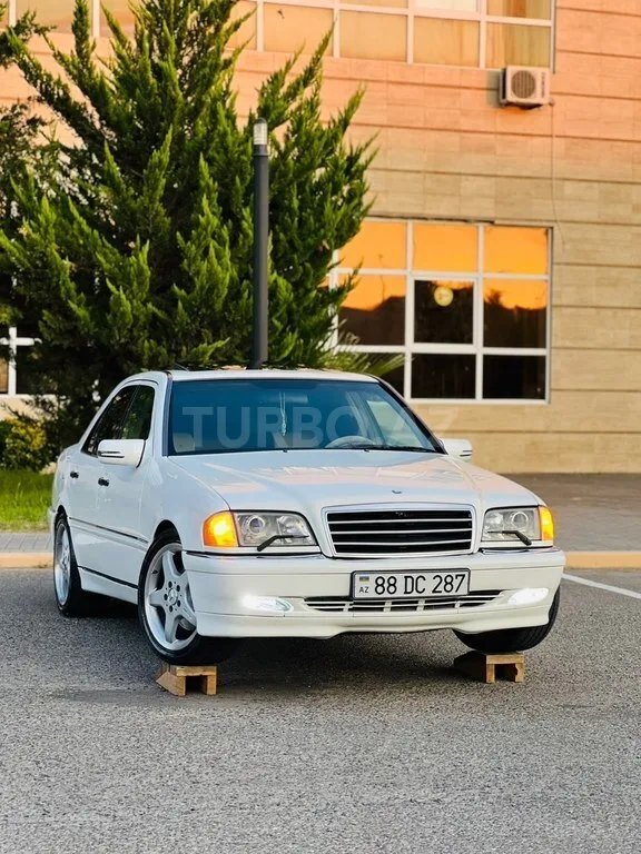 Mercedes C 230 — foto 2/4