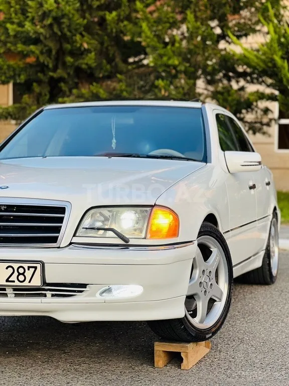 Mercedes C 230 — foto 3/4