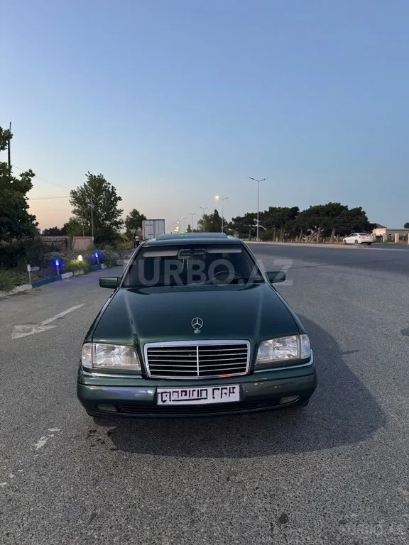 Mercedes C 220 — foto 1/4