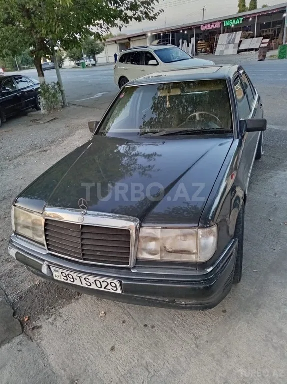 Mercedes E 200 — foto 1/4
